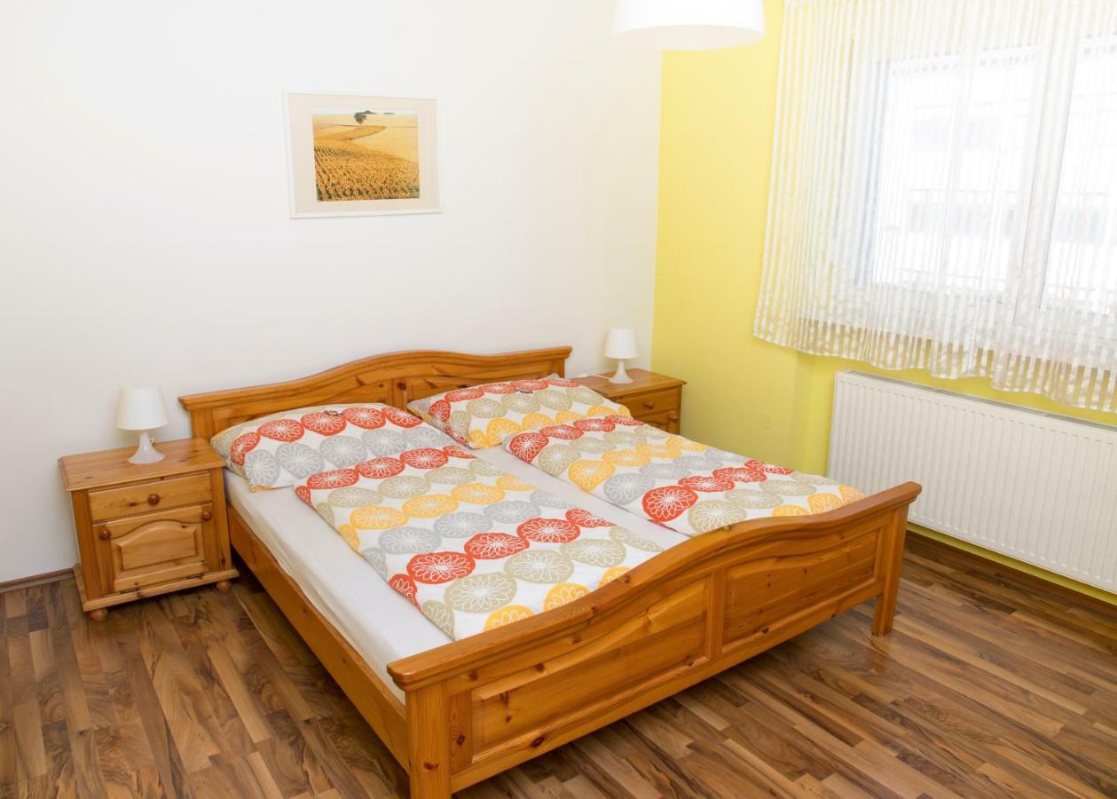 Appartementhaus Thermeneck Laa an der Thaya Esterno foto